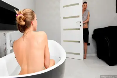 Bokep Barat Kakak Nakal Tidurin Adik Basah di Kamar Mandi