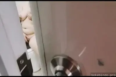 Bokep SMA Brondong Ngintip Tante Rhini Langsung Diajak Ngentot