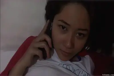 Lagi hisap kontol tiba-tiba temen deket nelpon