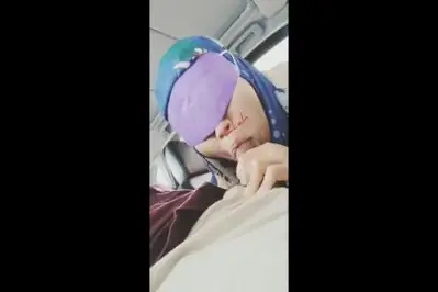 Ukhti Jilbab Biru Sepong Kontol Di Mobil Panas